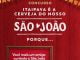 Uma lata de cerveja Itaipava edição especial de São João está em destaque em um anúncio de concurso. O fundo é uma parede de madeira decorada com bandeirinhas coloridas. O concurso oferece uma experiência exclusiva com tudo pago para curtir o São João em Petrolina (PE) com um amigo, além de prêmios incríveis.