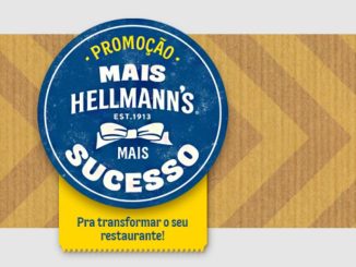 Banner promocional da Hellmann's com um fundo amarelo e branco em chevron. O logotipo da Hellmann's em azul no centro e o texto "PROMOÇÃO MAIS HELLMANN'S MAIS SUCESSO" em branco e amarelo. A frase "Pra transformar o seu restaurante!" em destaque na parte inferior, junto com os logotipos da Unilever Food Solutions e da Hellmann's, com o ano de estabelecimento 1913.