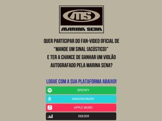 Anúncio da promoção de Marina Sena para a música "Mande um Sinal (Acústico)". A imagem mostra o logo da cantora em preto e branco, o texto da promoção em preto e botões coloridos das plataformas de streaming Spotify, Amazon Music, Apple Music e Deezer.