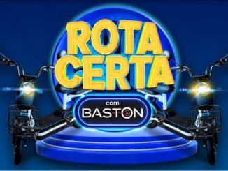 Uma imagem promocional vibrante anuncia a parceria entre a Baston e o Uber Supermercados de Itajaí, SC. Duas modernas scooters elétricas Baston em amarelo vibrante são o destaque, com a frase "Rota Certa" e o logotipo da Baston em evidência.