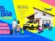 Imagem promocional do BB Consórcios com um casal feliz segurando malas de viagem, indicando a possibilidade de ganhar viagens. Ao fundo, um carro amarelo, uma moto e uma casa ilustram outros prêmios disponíveis. O texto destaca a chance de concorrer a mais de 100 prêmios ao contratar um consórcio BB.