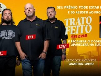 Anúncio da nova temporada de "Trato Feito: Pé na Estrada" no History Channel, com os apresentadores Rick, Corey e Chumlee. A promoção oferece a chance de ganhar um iPad Pro assistindo ao programa e escaneando o código QR na tela.