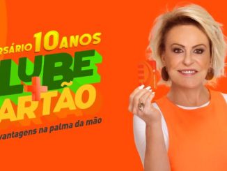 Anúncio promocional do Clube Leve Mais celebrando 10 anos com a chance de ganhar 1 ano de compras grátis. A cada R$100 em compras, ganhe um número da sorte. Ative seus cupons e participe!