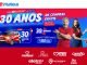 Banner promocional do Grupo Mateus celebrando 30 anos de aniversário. Destaca-se um carro vermelho Fiat, com balões coloridos ao redor. Ao lado, um homem e uma mulher, ambos sorrindo e apontando para o texto principal: "30 anos de compras grátis". O banner também menciona prêmios como 30 carros 0 km, 30 iPhones e milhares de vales-compra de R$150. O botão "Participar" está em destaque à direita.