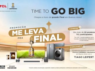 Imagem promocional da TCL destacando a campanha "Me Leva pra Final". Ao fundo, um estádio de futebol com céu azul e alaranjado. No centro, produtos TCL como TVs, condicionadores de ar, smartphones, geladeiras e máquinas de lavar. À direita, Tiago Leifert aparece sorrindo. A promoção oferece a chance de ganhar ingressos para a final da Libertadores em Buenos Aires. O slogan "Time to Go Big" está em destaque.