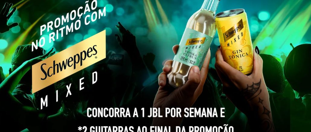 Promoção no Ritmo com Schweppes Mixed A imagem apresenta uma promoção da Schweppes Mixed. No centro, duas mãos seguram uma garrafa de Vodka Citrus e uma lata de Gin Tônica, ambas da marca Schweppes. Ao fundo, silhuetas de pessoas em festa com luzes verdes e azuis, criando um ambiente animado. O texto destaca: "Promoção no Ritmo com Schweppes Mixed". Abaixo, informa sobre o sorteio de uma caixa de som JBL por semana e duas guitarras ao final da promoção. Um botão indica como participar.