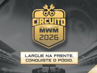 Logotipo dourado do Circuito MWM 2026 centralizado sobre fundo em preto e branco com temática de corrida de carros.