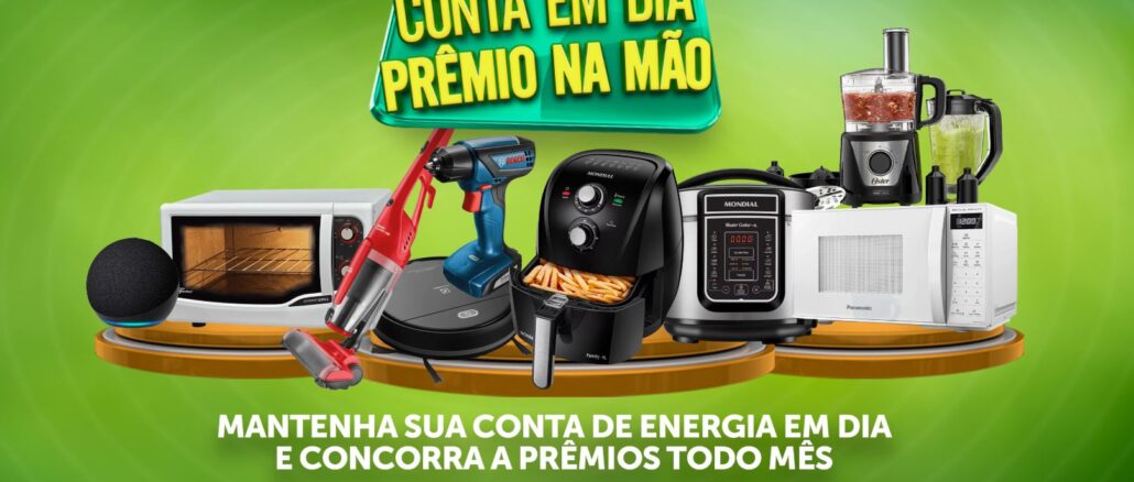 Banner publicitário da campanha Conta em Dia Prêmio na Mão da Cermoful Energia mostrando diversos eletrodomésticos sobre um pedestal dourado em fundo verde.