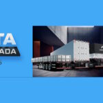 Imagem publicitária com fundo azul vibrante. No lado esquerdo, destacam-se as palavras Cota Premiada e o logotipo do Consórcio Nacional Librelato. No lado direito, uma imagem mostra quatro diferentes implementos rodoviários da marca estacionados em um ambiente moderno de concreto.