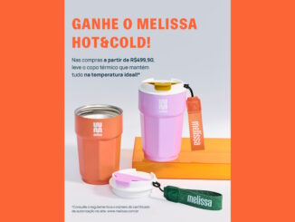 Anúncio da promoção Melissa Hot&Cold mostrando dois copos térmicos, um na cor laranja e outro na cor rosa, acompanhados de tampas e alças de tecido. O texto informa que o brinde é válido para compras a partir de R$499,90.