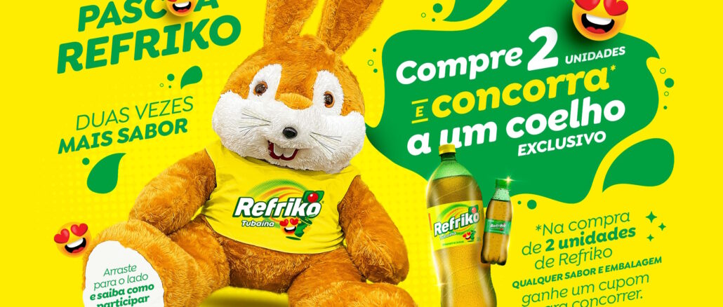 Publicidade da Páscoa Refriko apresentando um coelho de pelúcia grande usando camiseta amarela da marca ao lado de garrafas de Tubaína sobre fundo amarelo e detalhes verdes.
