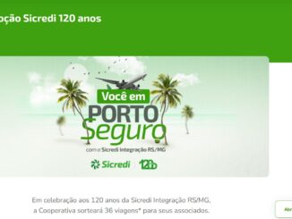 Banner promocional dos 120 anos da Sicredi Integração RS/MG. A imagem destaca a frase Você em Porto Seguro sobre um fundo com palmeiras, mar e um avião. O texto inferior informa que a cooperativa sorteará 36 viagens para seus associados e apresenta um botão para abrir conta.