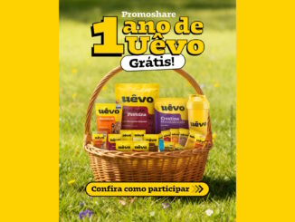 Uma cesta de vime cheia de produtos da marca Uêvo, como suplementos e barras de proteína, posicionada sobre um gramado verde ensolarado para anunciar a promoção de um ano de produtos grátis.