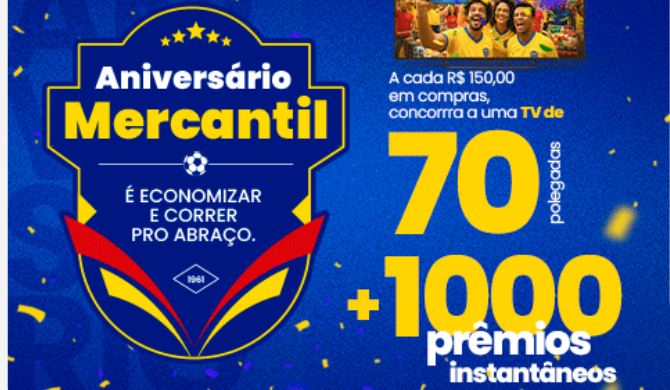 Banner promocional do Aniversário Mercantil com fundo azul e confetes amarelos. À esquerda, um escudo azul e amarelo contém o título da campanha e uma bola de futebol. À direita, o texto informa que a cada R$150,00 em compras o cliente concorre a uma TV de 70 polegadas e mais de 1000 prêmios instantâneos. No topo, uma foto mostra pessoas com camisas amarelas celebrando.
