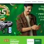 Banner promocional do Aniversário Premiado 35 Anos Sicredi Iguaçu, apresentando prêmios como caminhonete, SUV, motocicleta, televisão e celular, ao lado de um homem sorridente usando um smartphone.