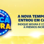 Banner promocional da campanha Quem Entende Indica Moura sobre fundo amarelo com brilhos. À esquerda, um selo circular azul com luzes brancas destaca o nome da ação. À direita, o texto informa que a nova temporada começou e incentiva a indicação da marca para concorrer a prêmios. O logotipo da Moura está no canto superior direito.