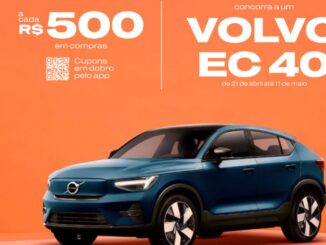 Anúncio da campanha de Dia das Mães do Shopping Mueller com fundo laranja. Um Volvo EC40 azul está centralizado na base. O topo traz informações sobre a promoção: a cada R$500 em compras concorra ao carro, com cupons em dobro pelo aplicativo, entre 21 de abril e 11 de maio.