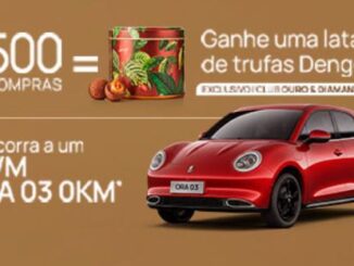 Banner publicitário com fundo em tom de bronze. Apresenta uma lata de trufas Dengo decorada com ilustrações de cacau e um carro elétrico GWM ORA 03 na cor vermelha. O texto anuncia que compras de R$500 dão direito ao brinde para clientes Club Ouro e Diamante, além da chance de concorrer ao veículo zero quilômetro.