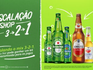 Anúncio da promoção Escalação Heishop 3-2-1 apresentando garrafas de cerveja Heineken, Heineken 0.0, Amstel Lager, Amstel Ultra e uma lata de refrigerante FYS sobre um fundo verde com elementos gráficos de futebol.