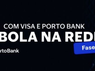 Banner publicitário com fundo preto contendo o texto COM VISA E PORTO BANK É BOLA NA REDE em letras brancas. No canto inferior esquerdo está o logotipo do PortoBank e no canto inferior direito uma etiqueta azul com o texto Fase 2.