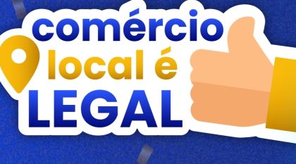 PROMOÇÃO COMERCIO LOCAL É LEGAL Imagem promocional com fundo azul e uma arte branca central com o texto comércio local é LEGAL. A peça inclui um marcador de localização amarelo e uma ilustração de mão fazendo o sinal de positivo.