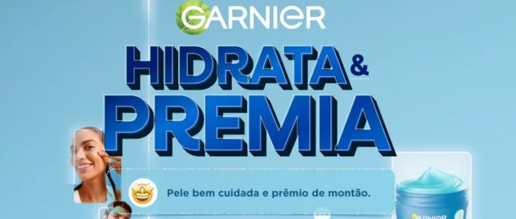 Banner publicitário da Garnier com o título Hidrata e Premia. A imagem apresenta um fundo azul claro com fotos de pessoas cuidando da pele e um pote de creme hidratante facial.