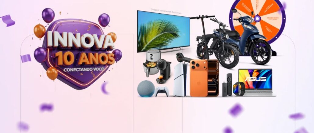 Banner festivo de 10 anos da Innova com logotipo em escudo roxo à esquerda e uma vitrine de prêmios como motos, TV, celulares e notebooks à direita.