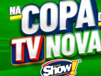 Arte promocional com fundo verde e texto tridimensional que diz NA COPA DE TV NOVA! acima do logotipo do Super Show Supermercados.
