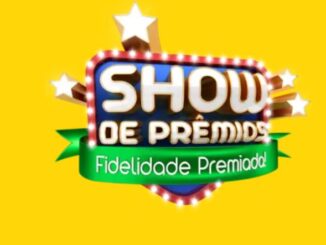 Logotipo colorido da campanha Show de Prêmios Fidelidade Premiada com letras brancas em destaque sobre um fundo amarelo vibrante.