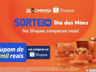 Banner promocional do sorteio de Dia das Mães realizado pelo Zé Compensa em parceria com a Shopee. A imagem apresenta um fundo alaranjado com elementos circulares. Do lado direito, diversos itens de presente como uma bolsa, joias e perfume estão dispostos sobre pedestais dourados. No centro, destaca-se um anúncio de cupom no valor de R$2.000,00 para compras.