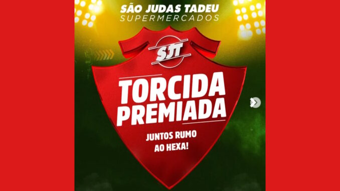 Imagem promocional da campanha Torcida Premiada do São Judas Tadeu Supermercados. No centro, um grande escudo vermelho exibe o nome da promoção e a frase Juntos Rumo ao Hexa, posicionado sobre um fundo verde com luzes de refletores de estádio.