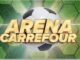Arte promocional da campanha Arena Carrefour com bola de futebol ao centro e tipografia dourada em destaque sobre fundo verde com padrão de hexágonos.