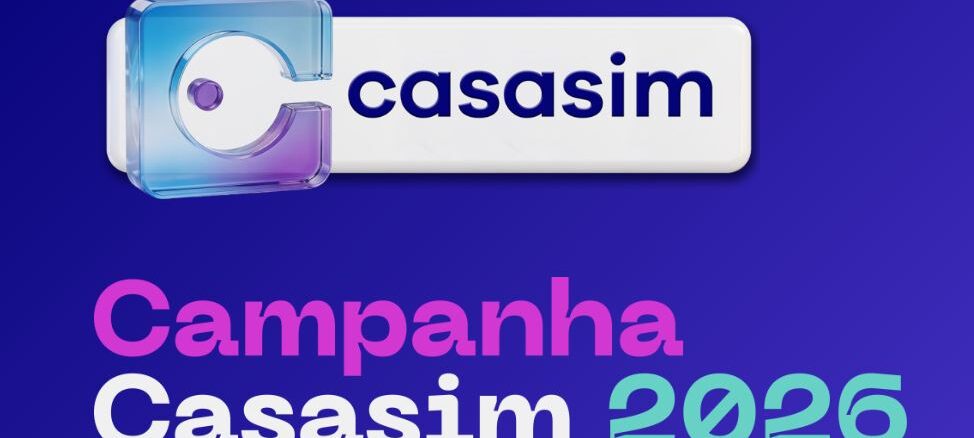 Arte gráfica da Campanha Casasim 2026, com logotipo da marca e texto colorido sobre fundo azul-roxo degradê.