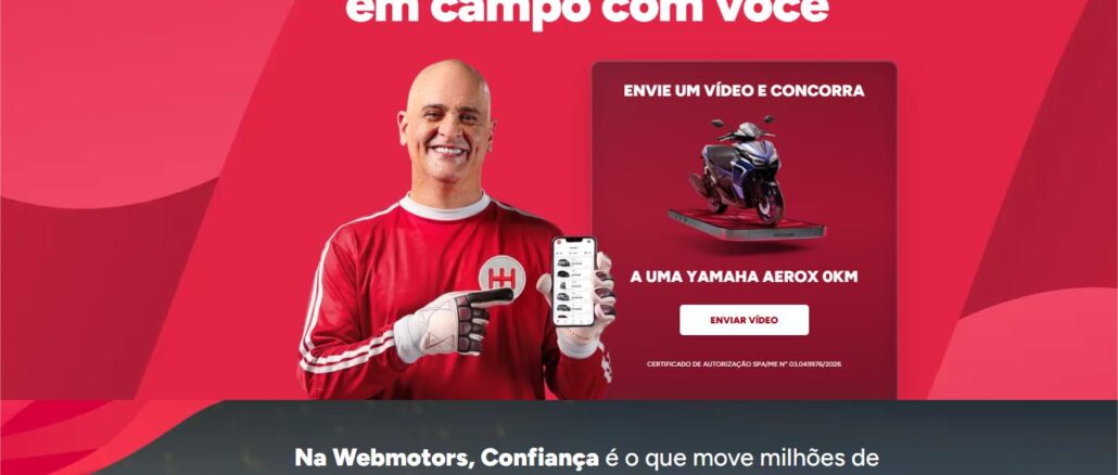Banner promocional da campanha Confiança que Entra em Campo com Você, da Webmotors, com um homem sorridente vestindo uniforme de goleiro vermelho e segurando um smartphone, ao lado de um card com a imagem de uma moto Yamaha Aerox 0km e o botão Enviar Vídeo.