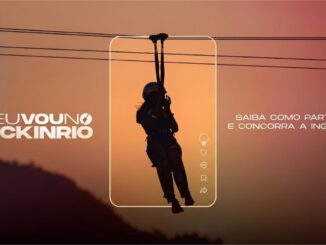 Silhueta de uma pessoa em uma tirolesa contra um céu em degradê de pôr do sol, emoldurada por um retângulo que lembra a tela de um celular com ícones de redes sociais. O texto informa sobre o desafio para ganhar ingressos do Rock in Rio.