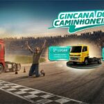 Peça publicitária da Gincana do Caminhoneiro 2026 da Volkswagen Caminhões, com um homem celebrando em uma pista de corrida ao lado de caminhões VW, destacando os prêmios: 1º lugar um Delivery Express 0 km e 2º lugar uma assinatura anual do Meteor 29.530.