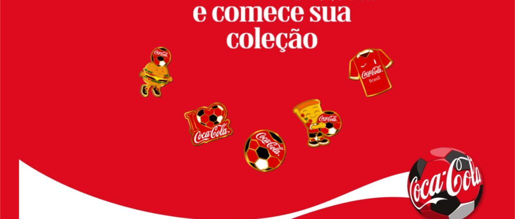 PROMO COLECIONE PIN COCA-COLA Peça publicitária da promoção Colecione Pin Coca-Cola, com fundo vermelho, ondulação branca na parte inferior, logotipo da marca em bola de futebol e cinco pins colecionáveis temáticos dispostos ao centro.