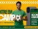 Banner promocional da TotalPass com homem segurando bola de futebol e smartphone exibindo prêmios da campanha Entre em Campo.