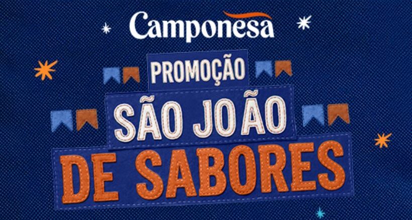Banner publicitário da Camponesa com o título Promoção São João de Sabores sobre fundo azul texturizado. O design utiliza elementos que lembram retalhos de tecido costurados, bandeirinhas coloridas e pequenas estrelas decorativas.