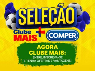Banner promocional da campanha Seleção Clube Mais Comper, com fundo amarelo, bolas de futebol e cornetas azuis, convidando o consumidor a se inscrever no clube de vantagens.