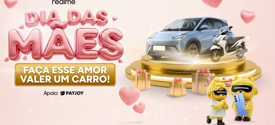 Anúncio de Dia das Mães da realme exibindo um carro azul, uma moto, mascotes e presentes sobre um fundo rosa com corações.