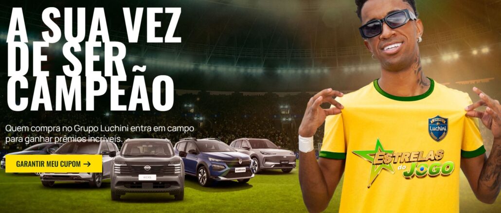 Banner promocional Estrelas do Jogo do Grupo Luchini, com influenciador vestindo camisa amarela da seleção brasileira ao lado de modelos de carros em campo de futebol iluminado.