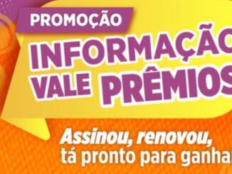 Banner publicitário da Promoção Informação Vale Prêmios com fundo laranja e letras em destaque nas cores branco, roxo e amarelo.