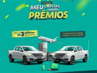 Imagem publicitária de campanha promocional com fundo verde exibindo duas caminhonetes prateadas, eletrodomésticos, eletrônicos e um avião comercial em decolagem.