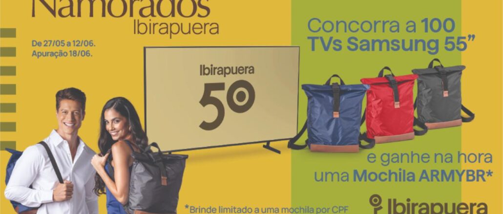 Promoção Namorados Ibirapuera 2026 Imagem publicitária da Promoção Namorados Ibirapuera. A composição apresenta um casal sorridente carregando mochilas, uma televisão de tela plana com o selo de cinquenta anos do shopping e três modelos de mochilas nas cores azul, vermelha e cinza. O fundo é dividido verticalmente entre as cores amarela e verde.