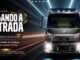 Peça publicitária da Promoção Pegando a Estrada, do Consórcio Volvo 2026, com imagem de um caminhão Volvo VM de frente em cenário escuro com feixes de luz ao fundo.