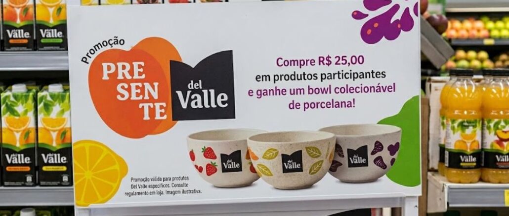 Cartaz publicitário da Del Valle informando que compras a partir de R$25,00 em produtos selecionados dão direito a uma tigela colecionável. A imagem destaca três modelos de brindes com estampas de frutas.