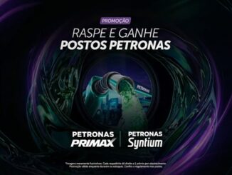 Peça publicitária da promoção Raspe e Ganhe Postos Petronas, com fundo escuro em tons de preto, verde e roxo, bico de combustível ao centro e logotipos das linhas Petronas Primax e Petronas Syntium.