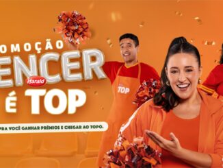 Peça publicitária da Promoção Vencer Harald é TOP, com três pessoas sorridentes vestidas com roupas e aventais laranja e vermelho segurando pompons, sobre fundo laranja com confetes dourados.