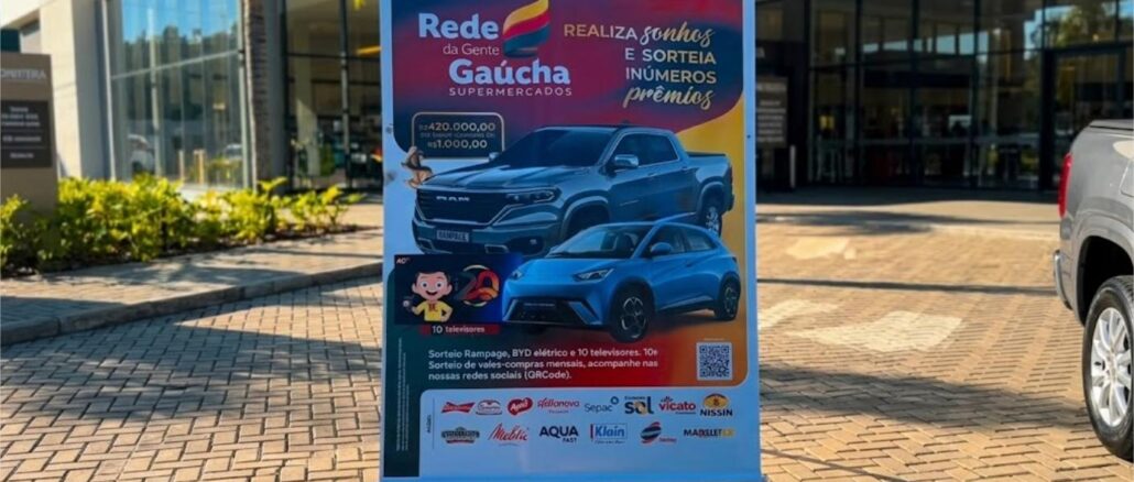 REDE GAÚCHA REALIZA SONHOS E SORTEIA INÚMEROS PRÊMIOS Banner promocional da Rede da Gente Gaúcha Supermercados exibindo sorteio de caminhonete RAM Rampage, carro elétrico BYD e televisores, com prêmio total de R$420.000,00.